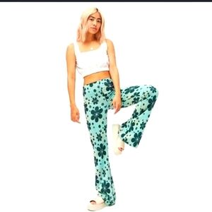 Urban Outfitters Bryn Pull On Comfy Retro 60s Floral Green Bohemian Flare Pants